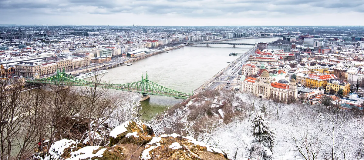 Látnivalók és budapesti programok télen és az Erzsébet-híd.