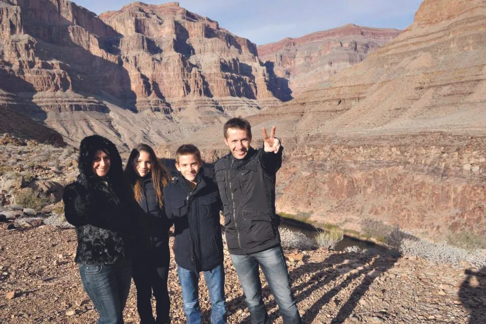 hot! magazin címlap hétfői feltöltések
Sydney 
Lengyel Johanna
Herceg Erika
Dobó Kata
Kálloy Molnár Péter