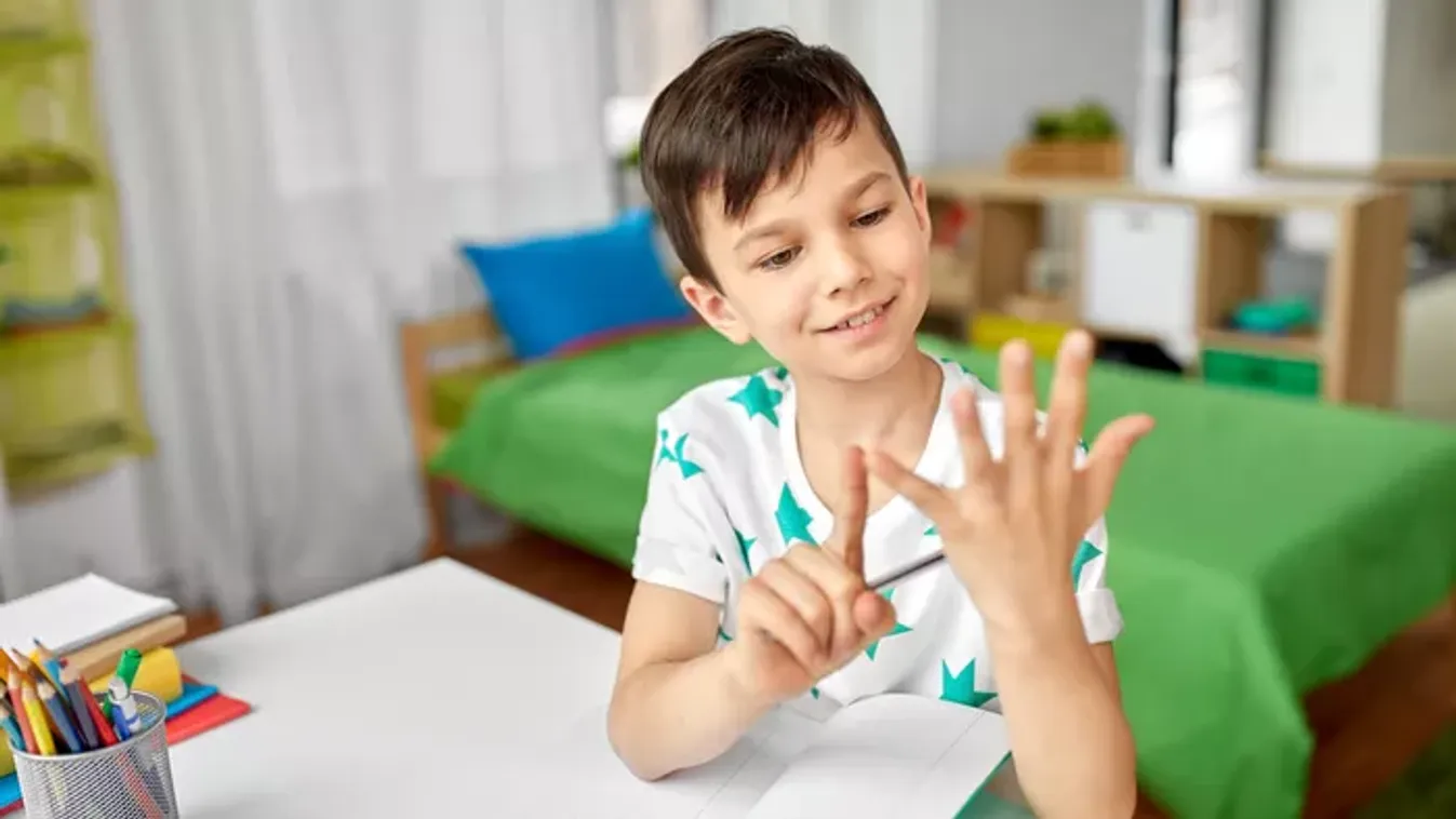 Gyerekként leszidtak érte? Most kiderült, hogy valóságos zseni vagy, ha ez a kínos szokás jellemző volt rád