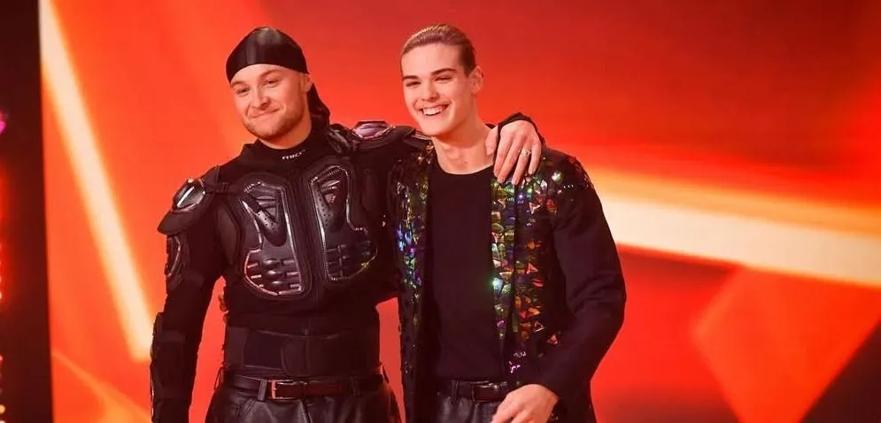 Bíró Csongor P.Y.F.U-val tartja leginkább a kapcsolatot.