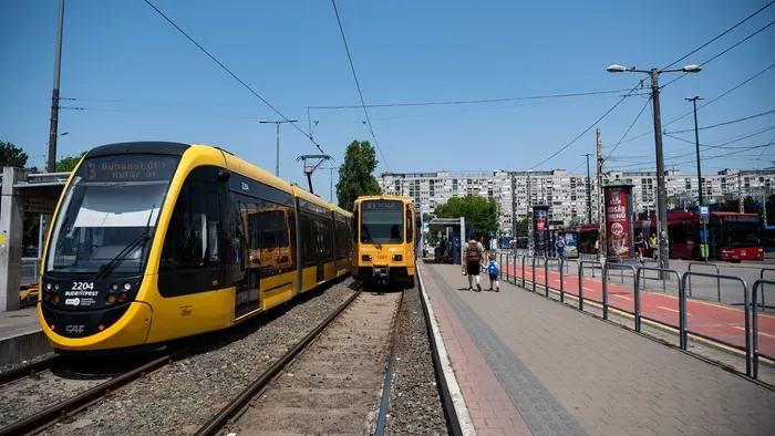 Hatalmas villamosbaleset Újpalotán, megbénult a közlekedés