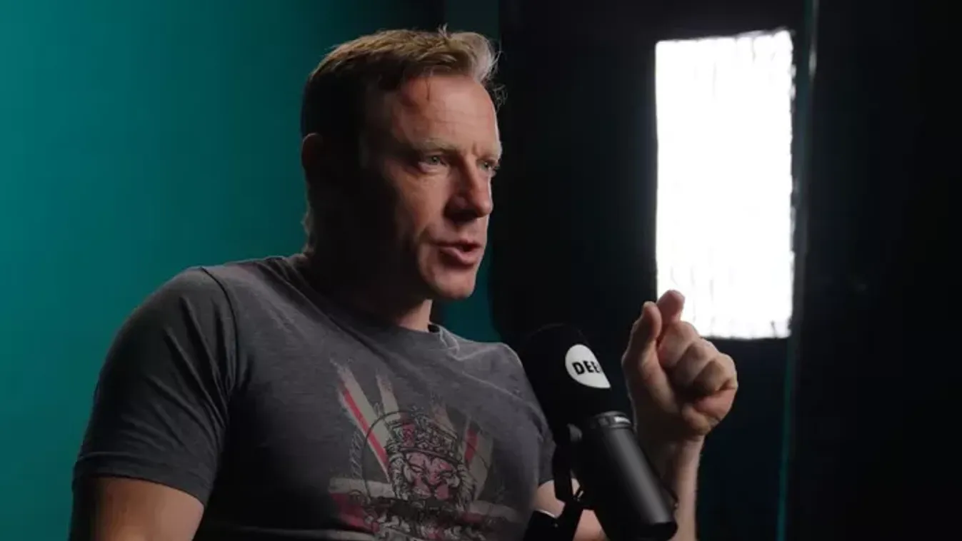 A világ legveszélyesebb munkáját ez a férfi végzi, ráadásul az életébe is kerülhet!