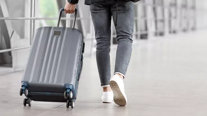 Azonnal lezárták a repteret, budapesti gép is érintett