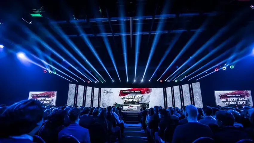 Takács Péter: "Háborús pszichózis van Európában"