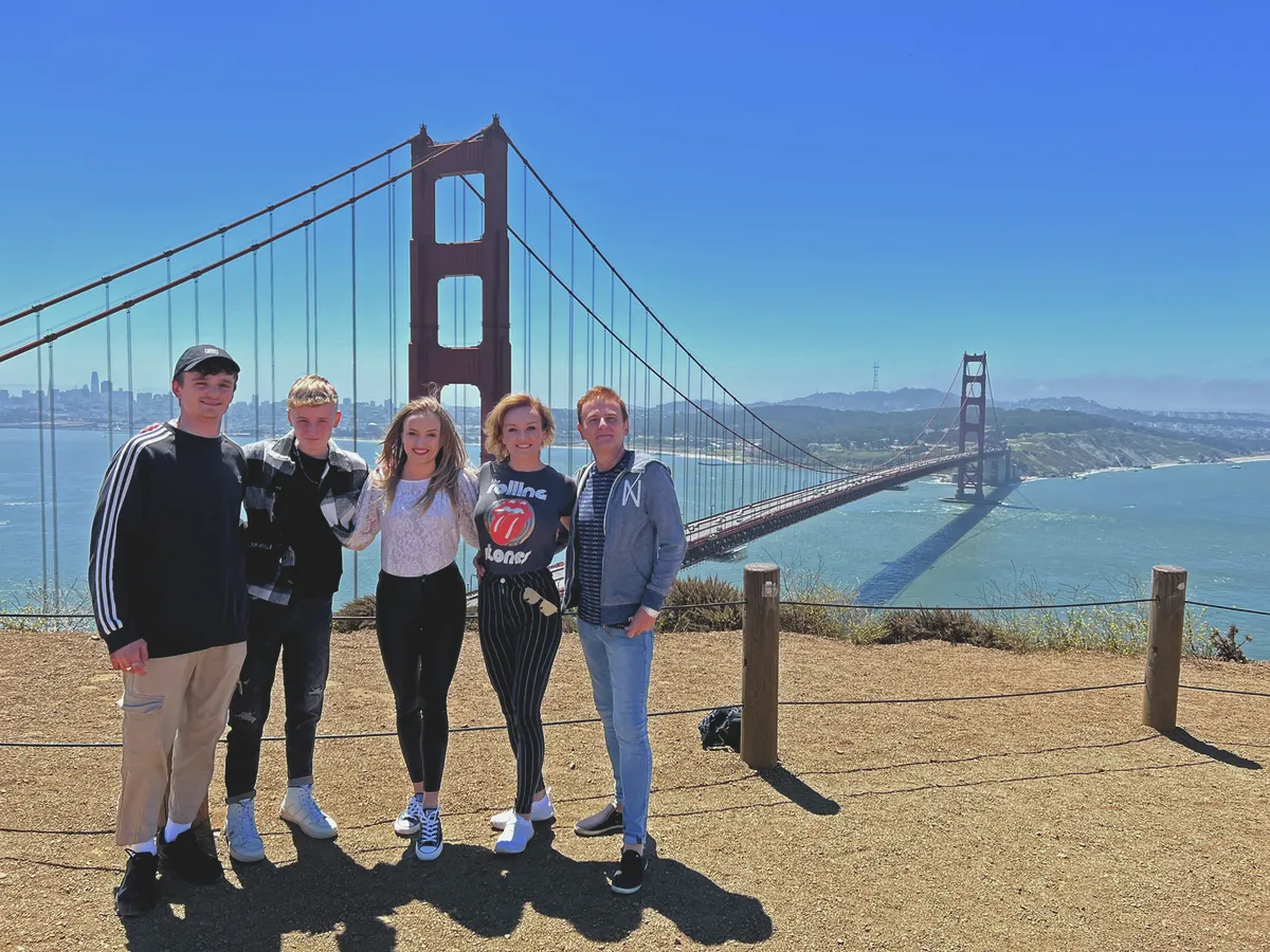 Szandi családja rendkívül összetartó, a nagy távolság ellenére is napi kapcsolatban van lányával.