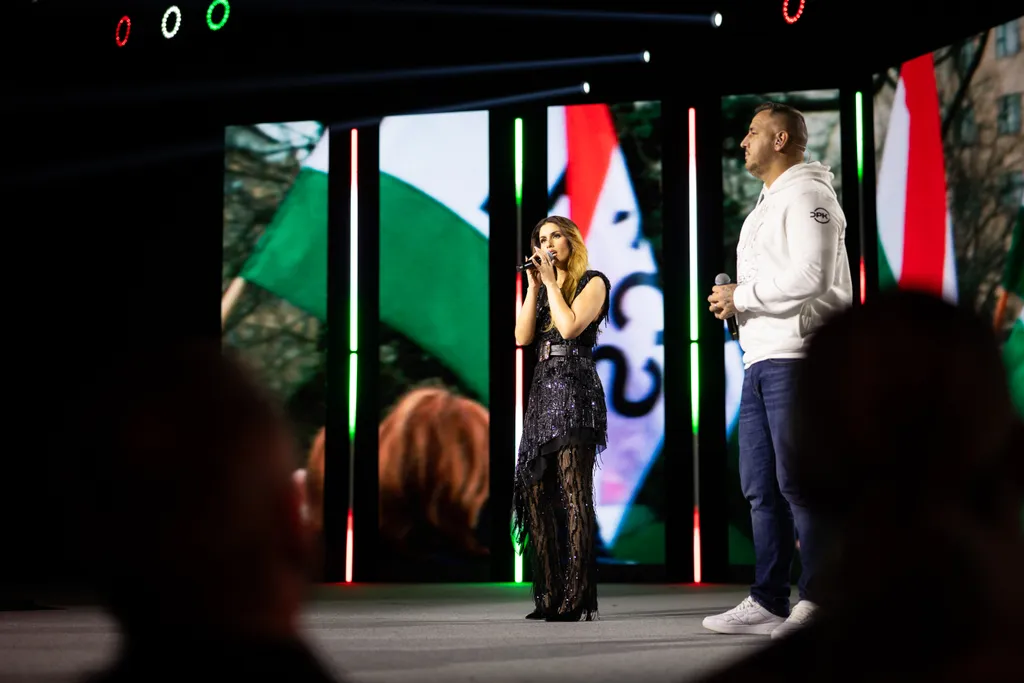 2025.12.06.Háború ellenes gyűlés_Kecskemét
Radics Gigi, Curtis