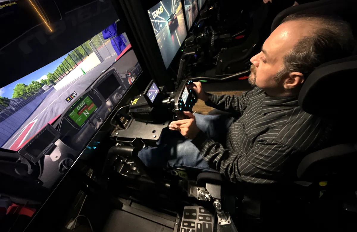 Márta János versenyszimulátorba ülhetett