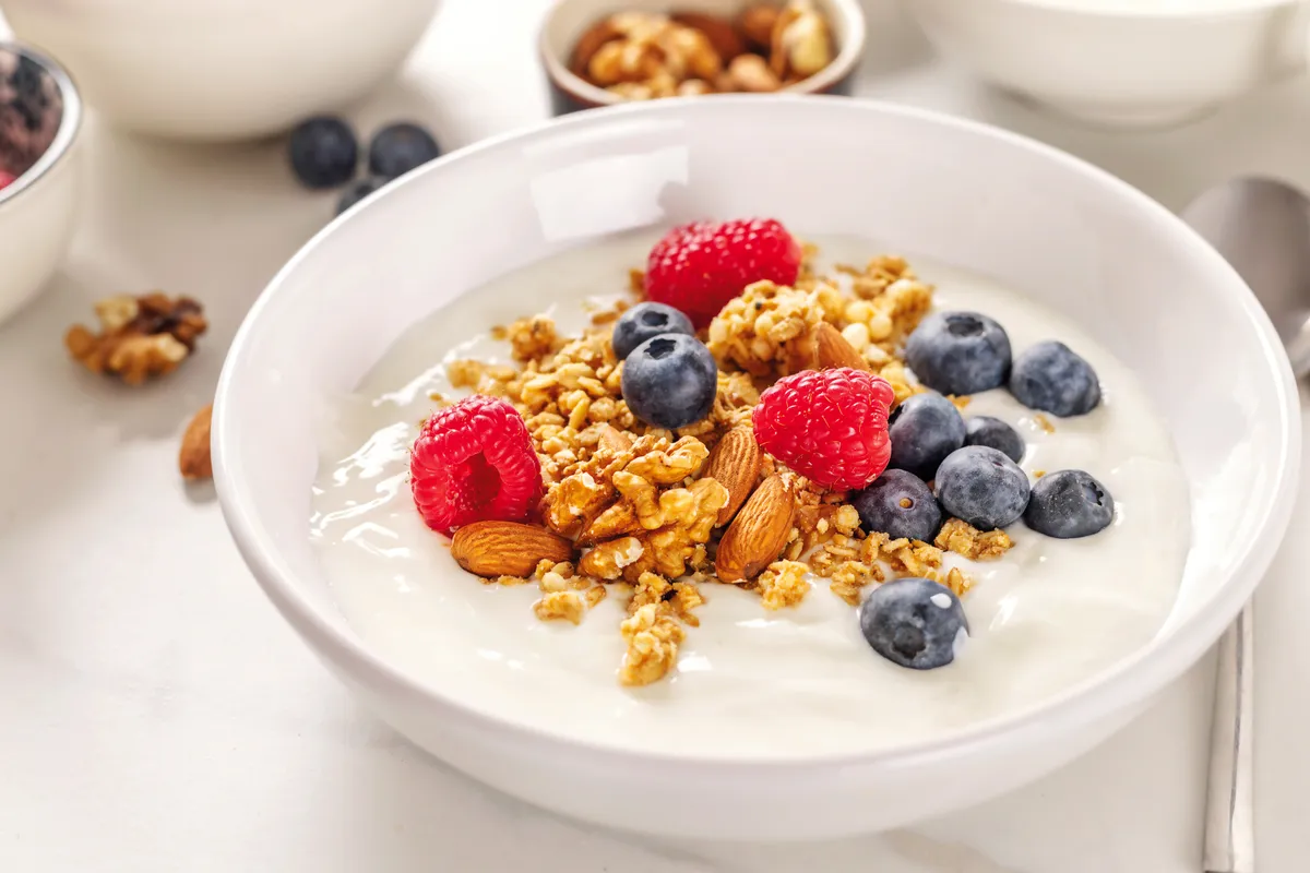 Joghurt gyümölcsökkel és magvakkal