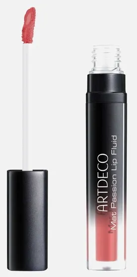 Sminktrendek 2026: ajakbalzsam.