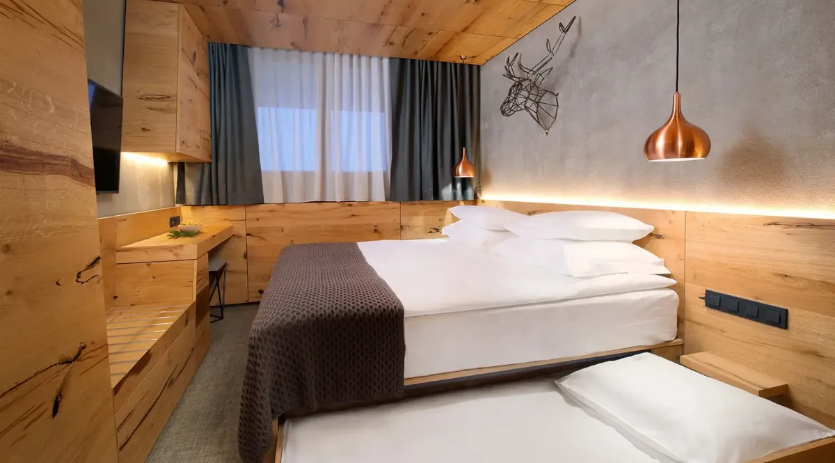 Szlovéniai látnivaló közül Rogla szálodaszobája.