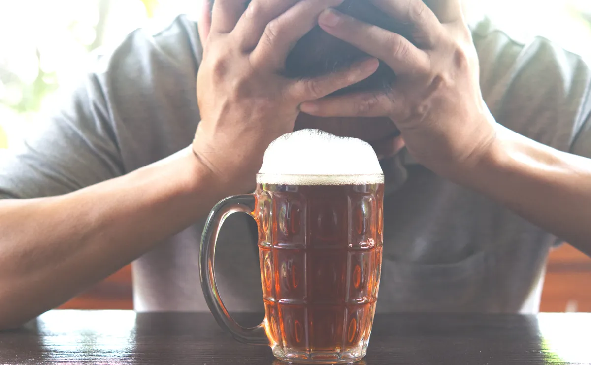 alt=Az ivás és a drogok miatt került börtönbe a férfi, aki mára szakértői tanácsokat oszt meg a függőségek leküzdésével kapcsolatban 