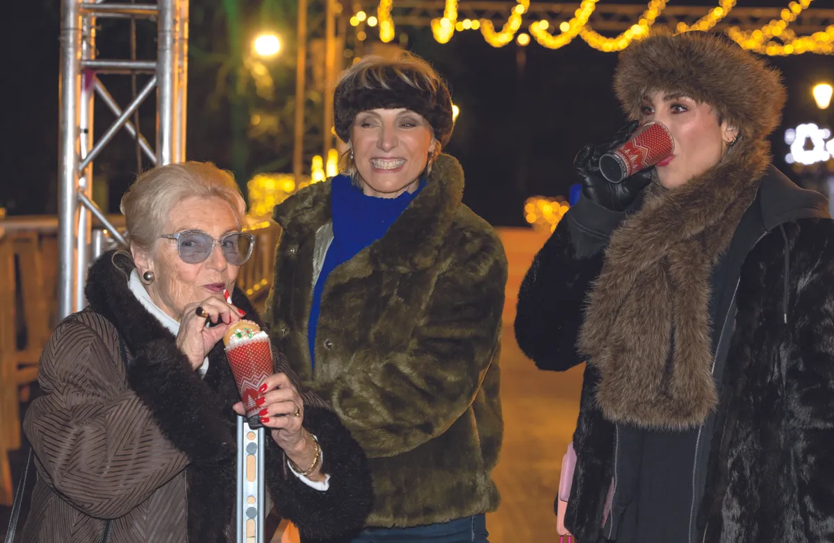 Tallós Rita, lánya és mamája - három generáció a jégen saját fotókkal - BORS
