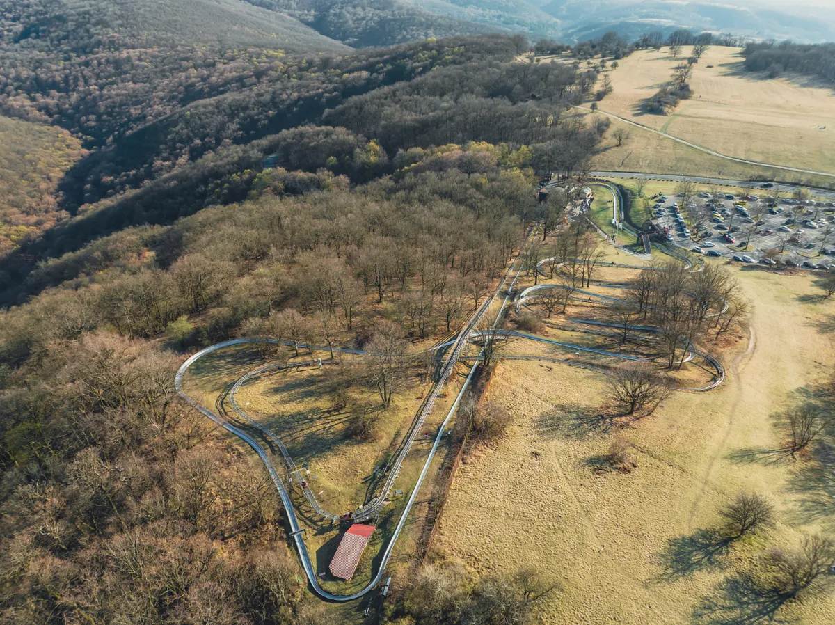 téli programok Visegrádon: a bobpálya például ilyen.