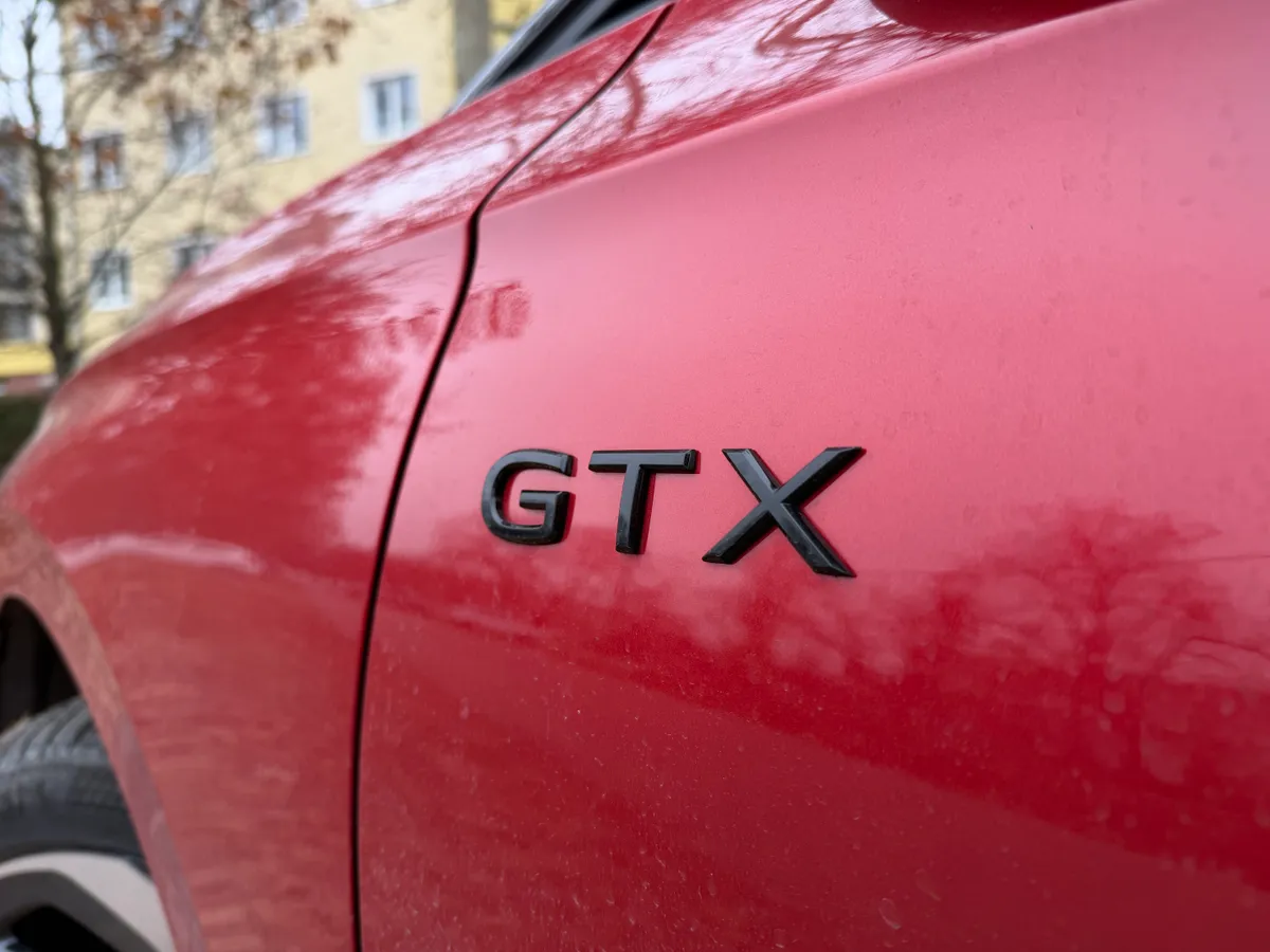 Volkswagen ID.7 GTX teszt: az autó oldalról.