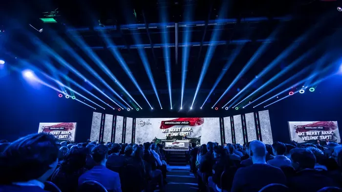 Takács Péter: "Háborús pszichózis van Európában"