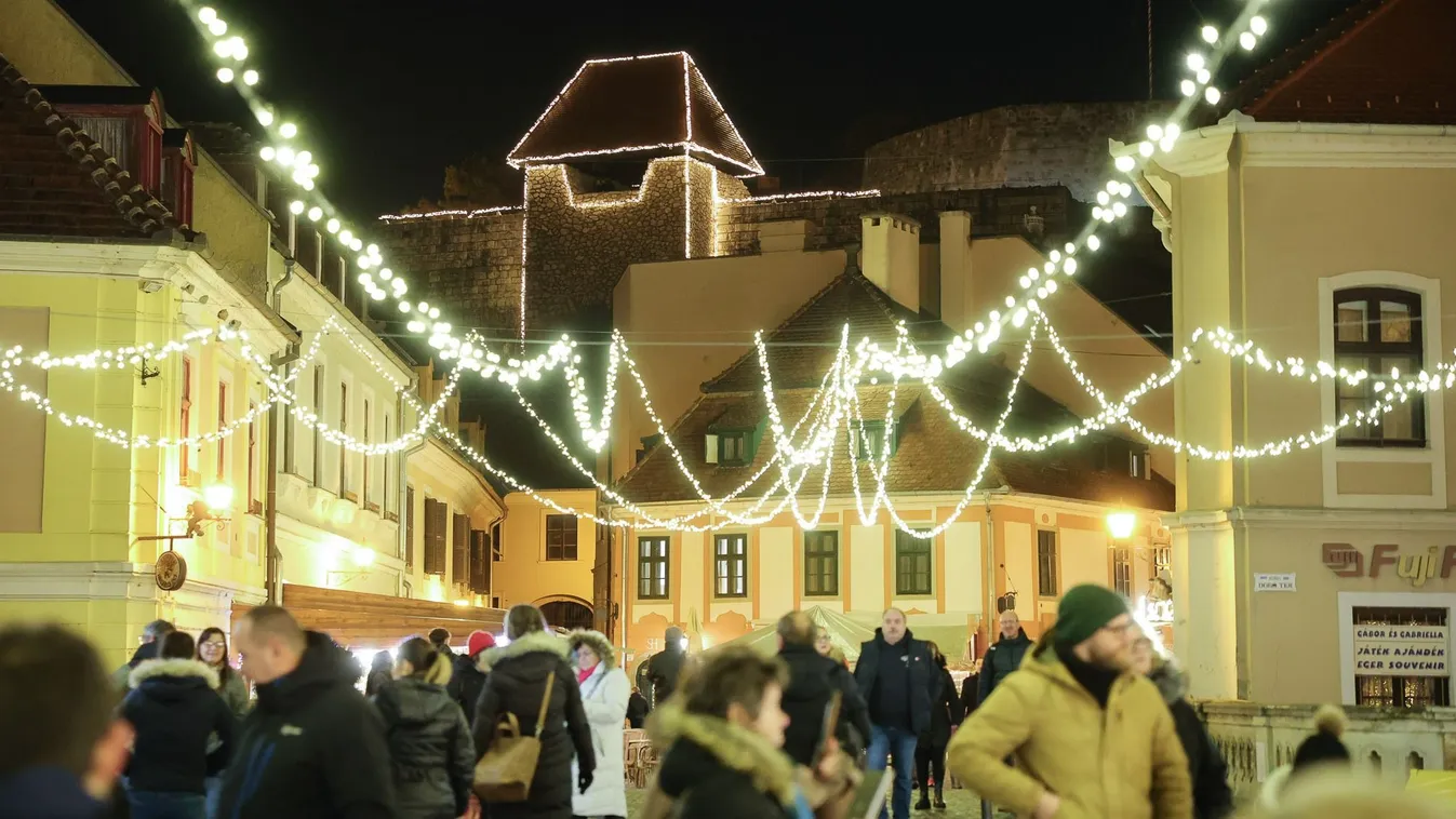Eger is ünnepi fényekben várja a karácsonyt