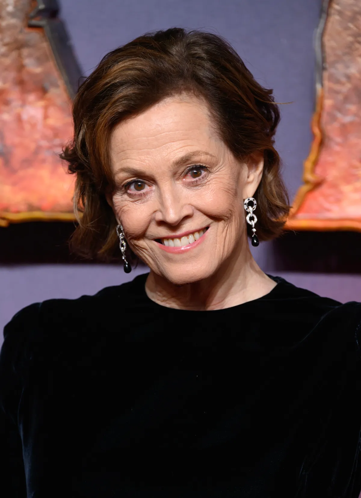 Sigourney Weaver az Avatar: Tűz és hamu londoni premierjén.