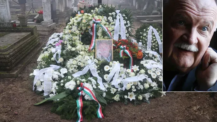 Megérkeztek az első képek Balázs Péter sírjáról