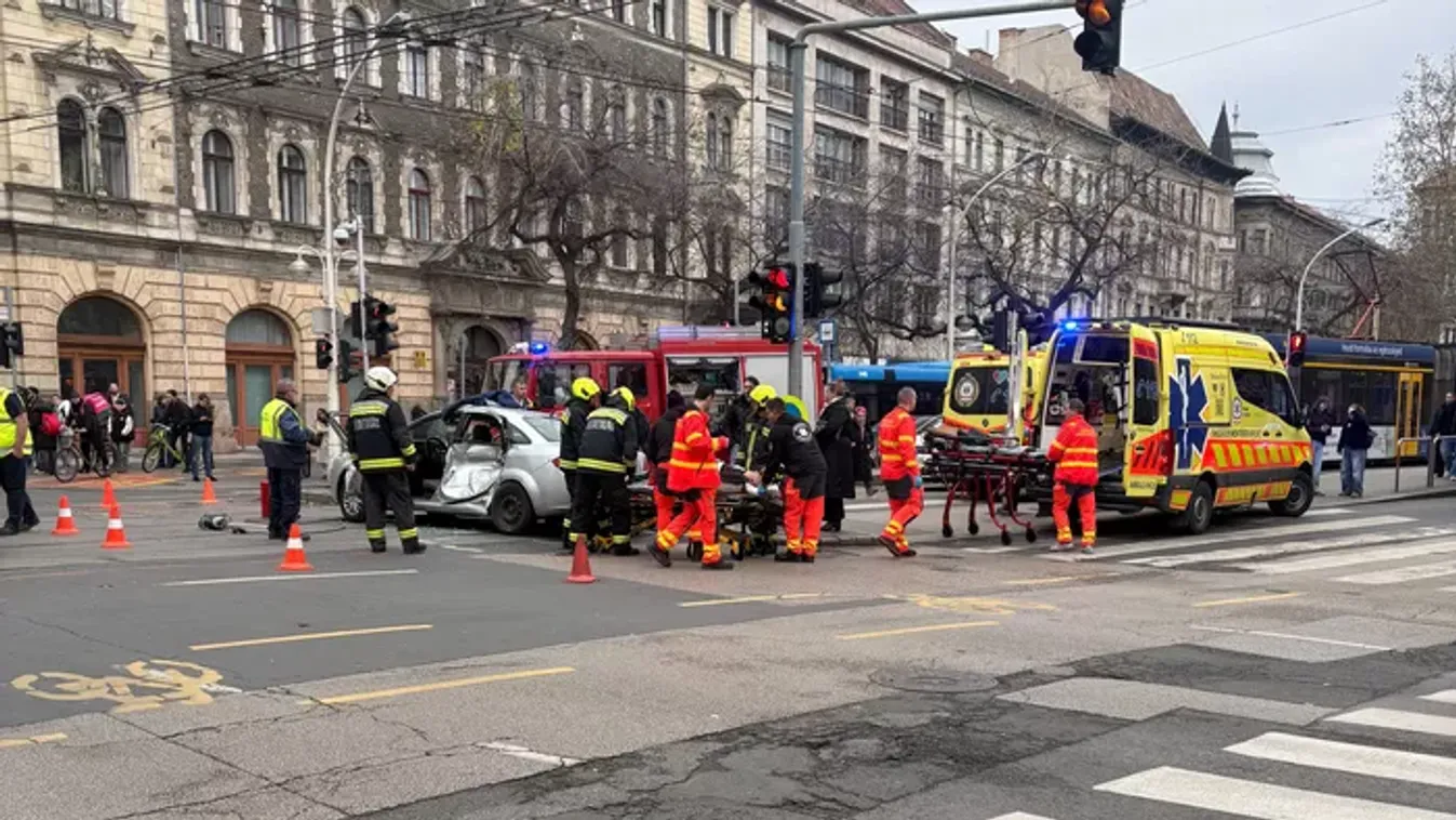 Fotón a baleset: óriási a káosz a Harminckettesek terénél