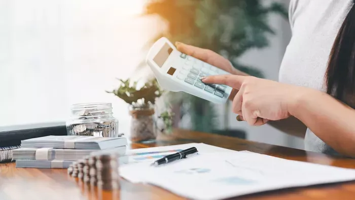 KSH: októberben a bruttó átlagkereset 692 700 forint volt