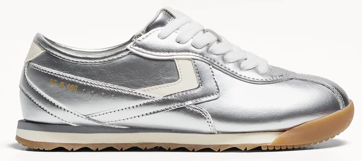 Karácsonyi divat: sportcipő.