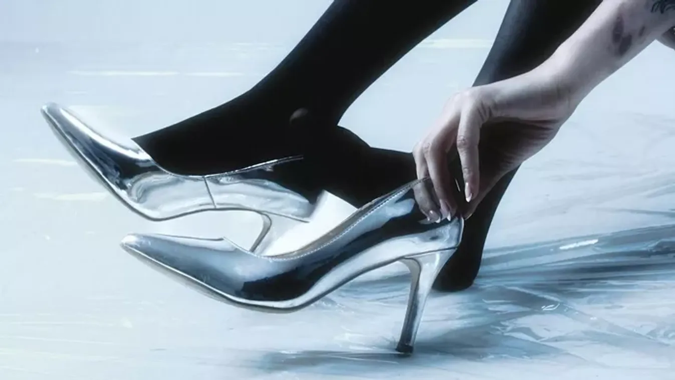 Zoknira fel! Egyre több brit iroda száműzi a cipőket — és meglepő módon működik