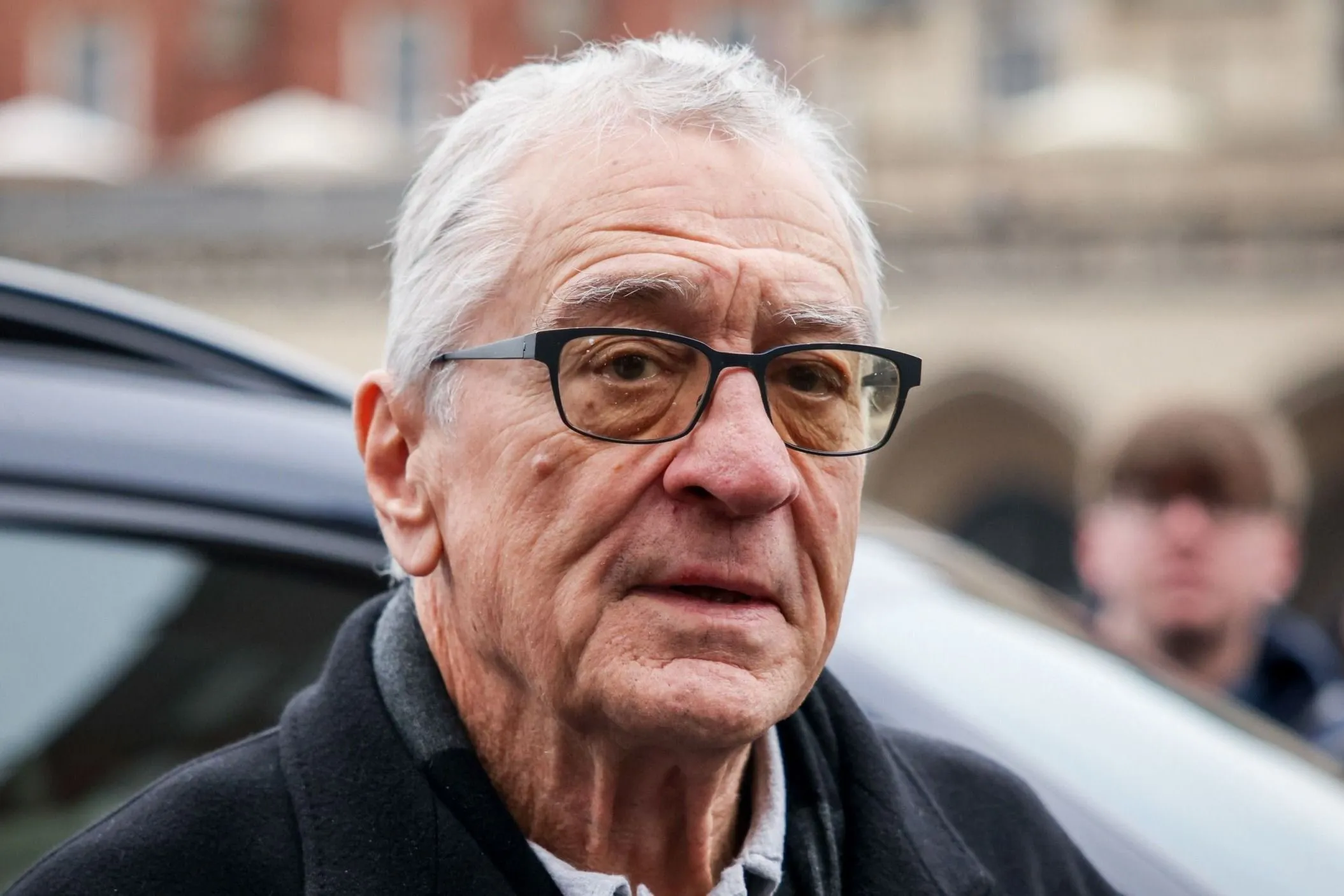 Robert De Niro felkötött karja miatt aggódnak a rajongók
