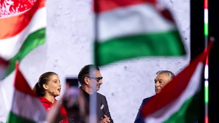 2025.12.06.Háború ellenes gyűlés_Kecskemét
OV és Csiszár Jenő és Szabó Zsófi