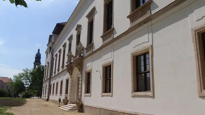 Pápa, a bájosan barokk kisváros sok meglepetéssel