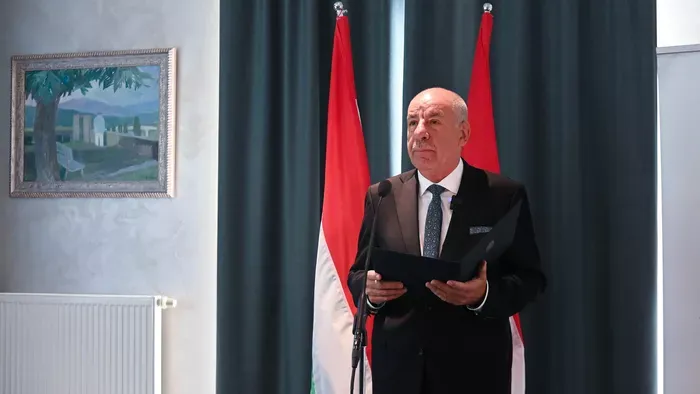 Nem hiszed el, kivel köszönti az új évet Sulyok Tamás