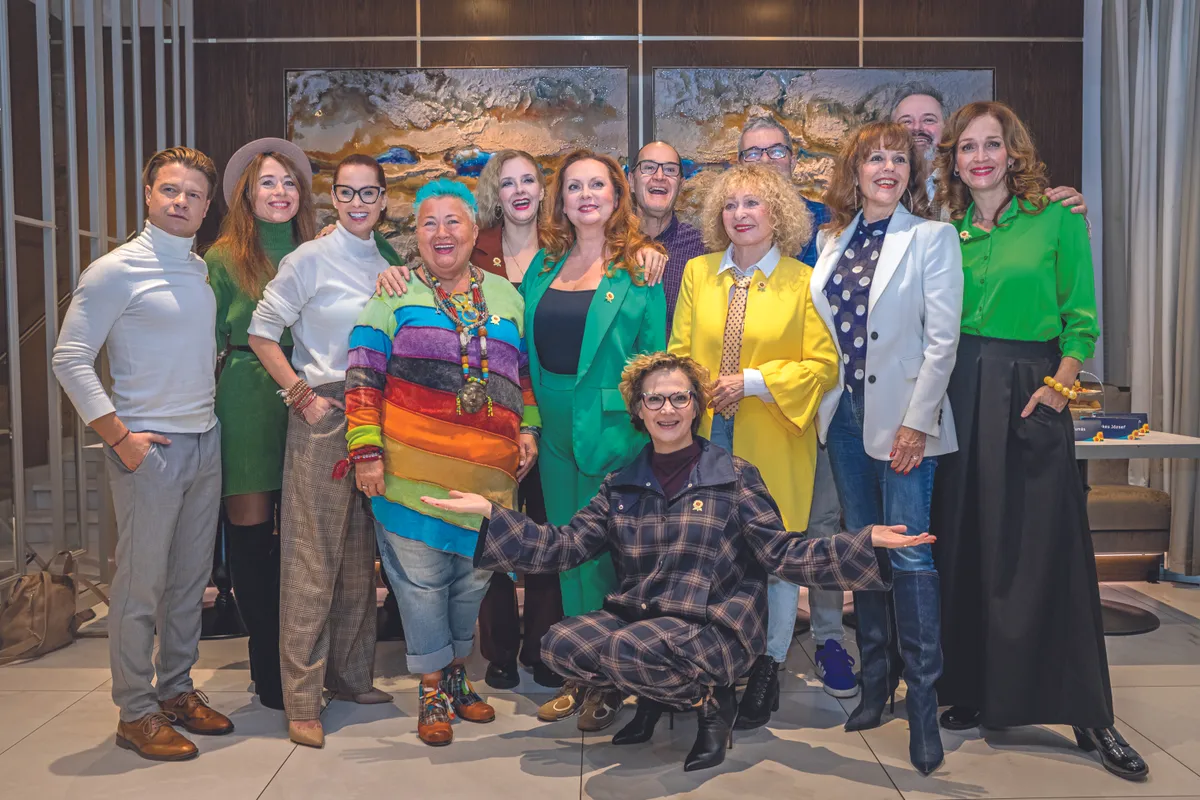 A Naptárlányok fergeteges szereposztással érkezett a magyar színházba