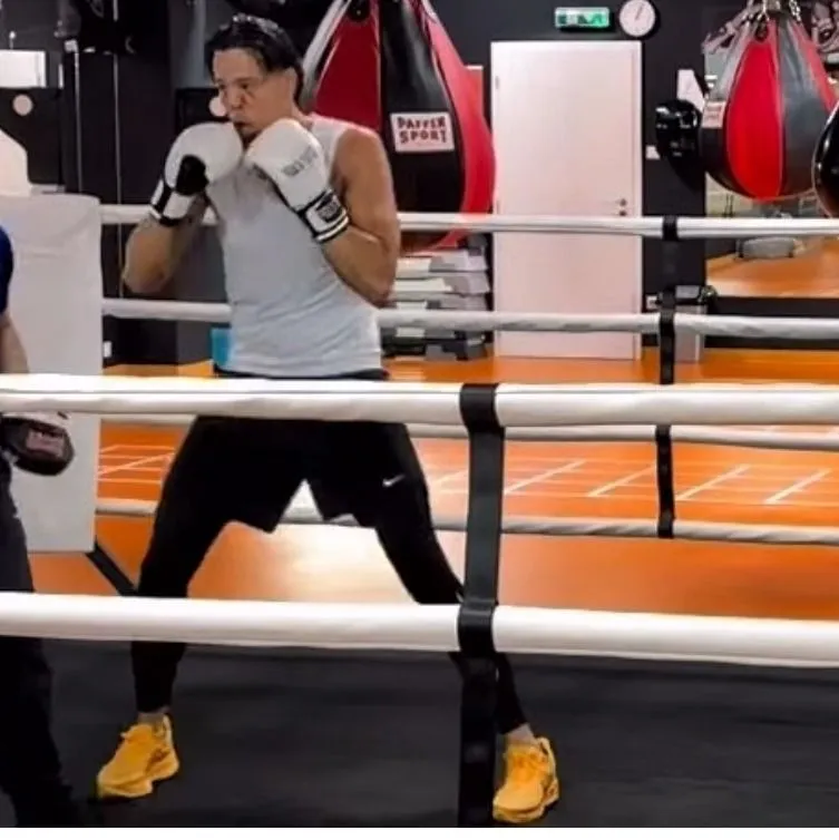 T. Danny orra már nemcsak horpadt, hanem sebes is.