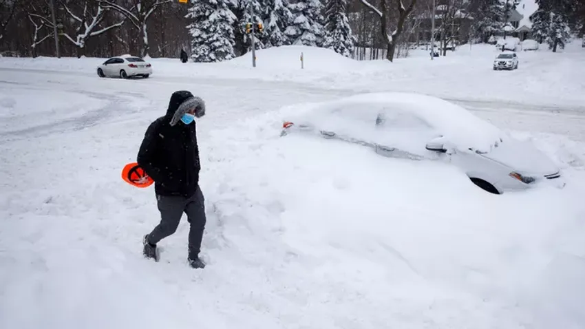 Leállt kötélpályák, hócsapdába esett turisták. Felénk tart a viharos, havas idő