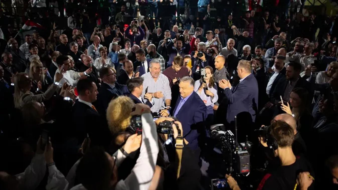 Orbán Viktor képekkel mondott köszönetet