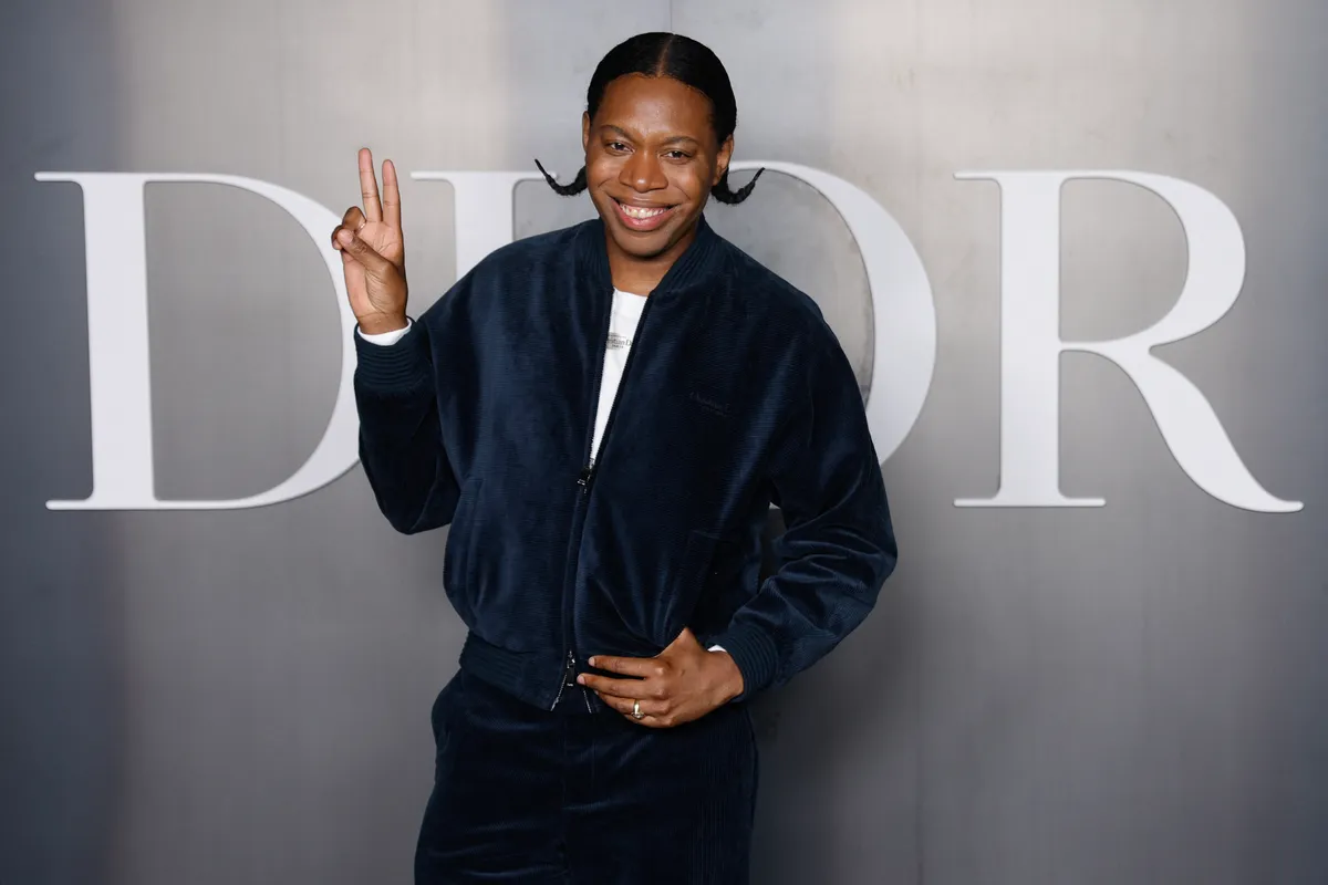 alt=A népszerű Netflix sorozat, Emily Párizsban sztárját drogcsempészet gyanúja miatt tartóztatták le a japán rendőrök