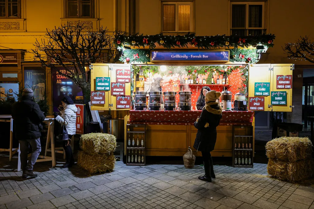 20251128 Győr 
Megnyílt az adventi vásár a Széchenyi téren 
Fotó: Csapó Balázs CSB
Kisalföld