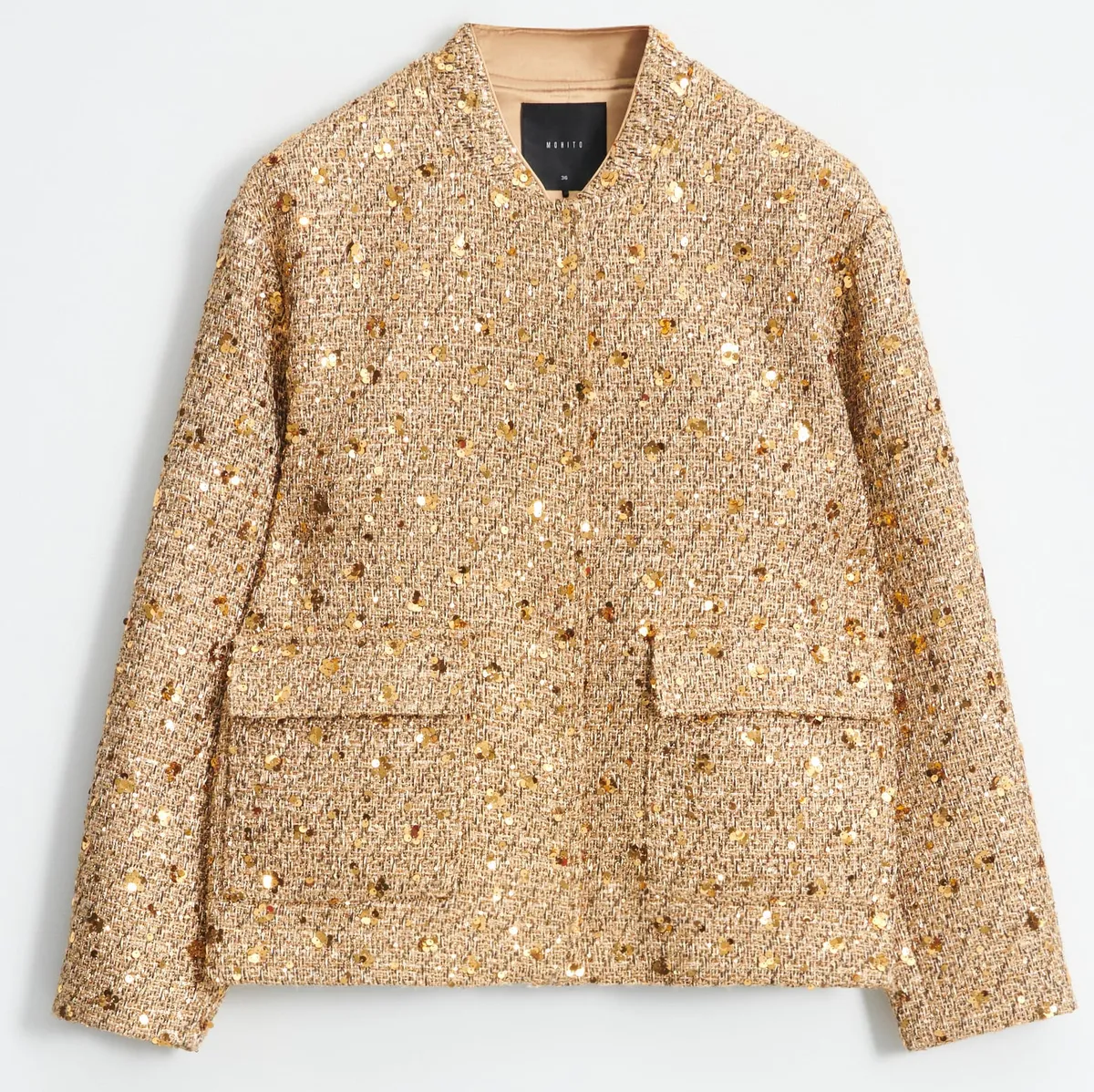 Női divat 50 felett: aranyló kabátka.