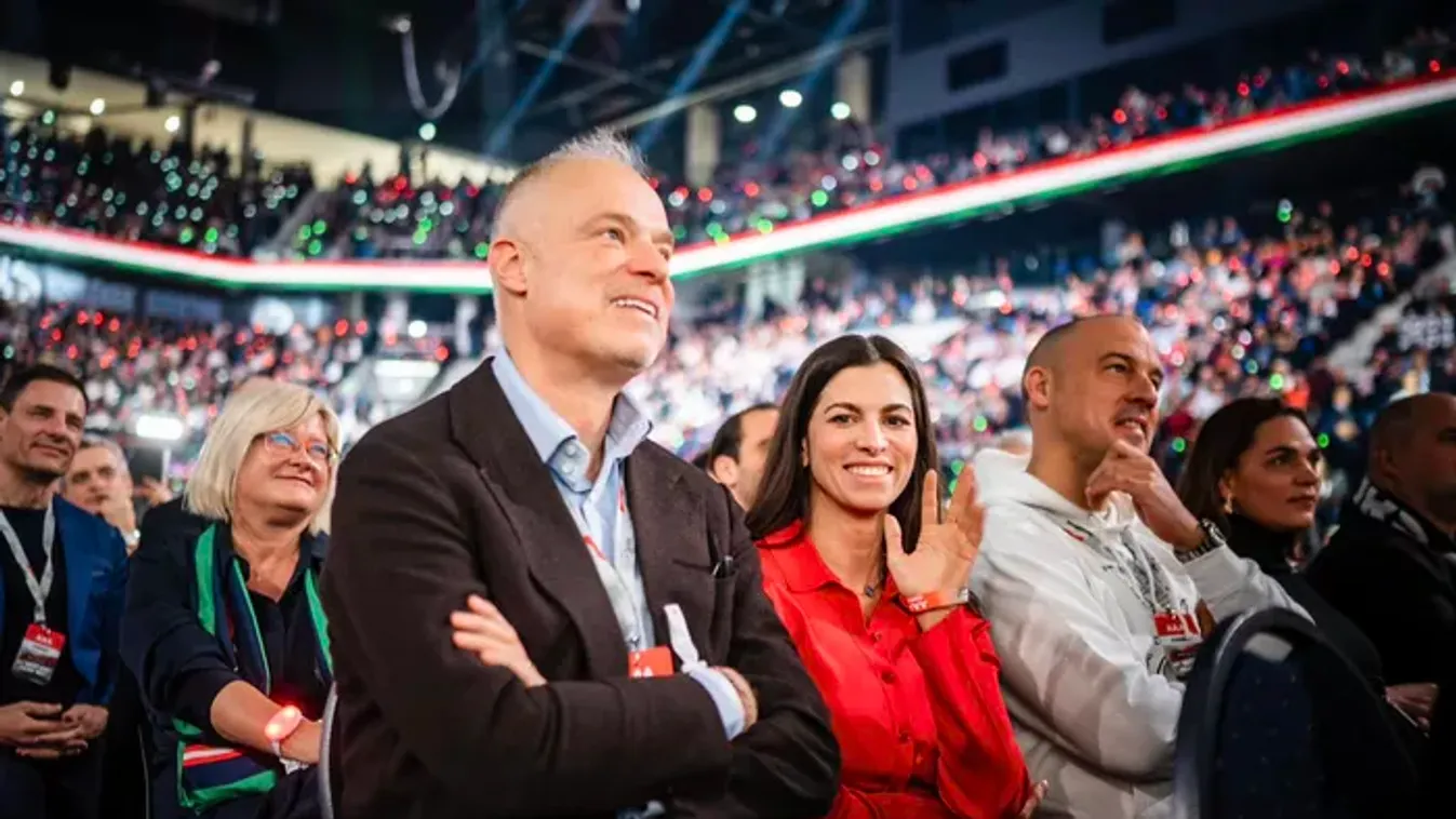 Kiderült, mi kerül Szentkirályi Alexandráék karácsonyfája alá