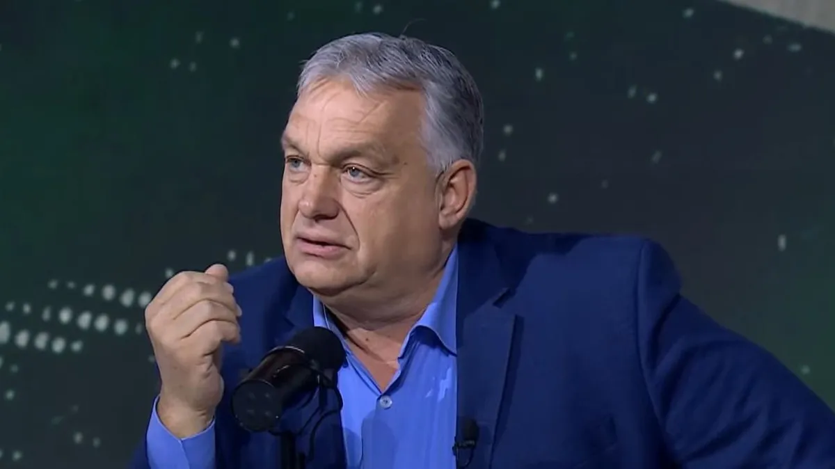Orbán Viktor jegyzete új pulcsira került a Háborúellenes Gyűlés kedvéért