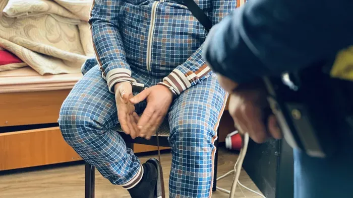 Döbbenet, mi került elő a 42 éves férfi kabátjából