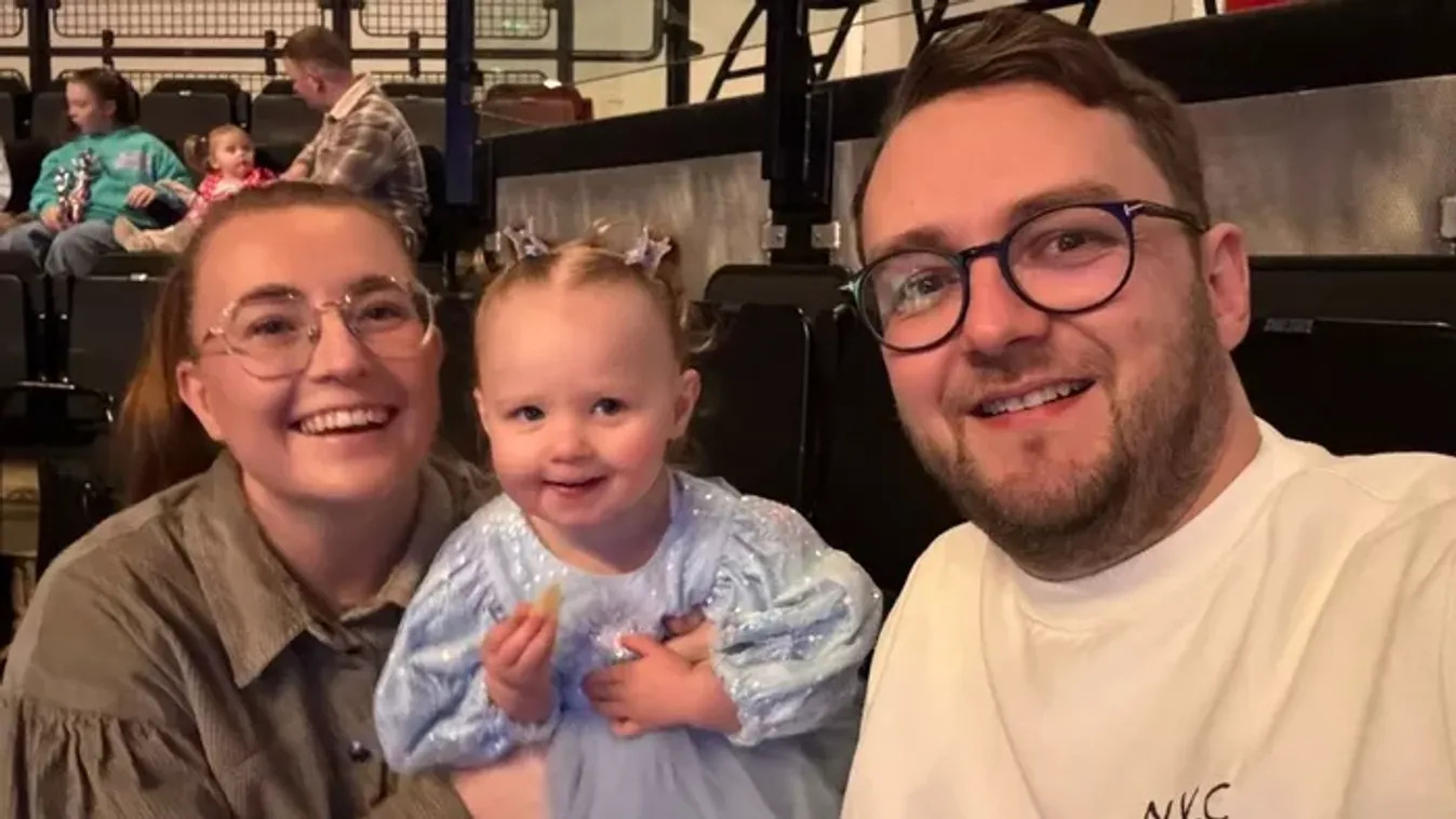 Felfoghatatlan fájdalom: karácsonyi összejövetelen halt meg egy gyönyörű 2 éves kislány