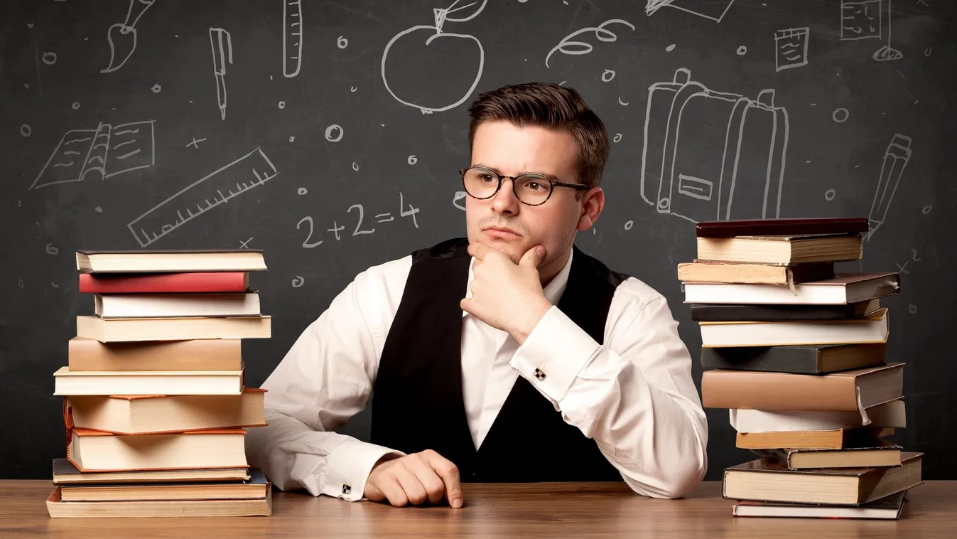 Okos férfi gondolkozik a Legyen Ön is milliomos kvízen.