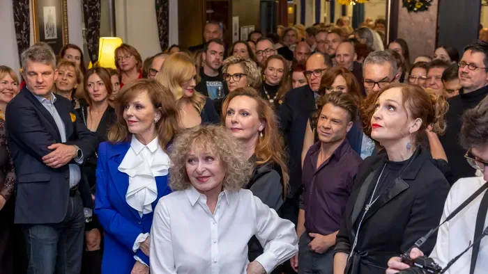 Rengeteg ember gyűlt össze a műsor utáni ünnepségen: legendák és nézők egyaránt.