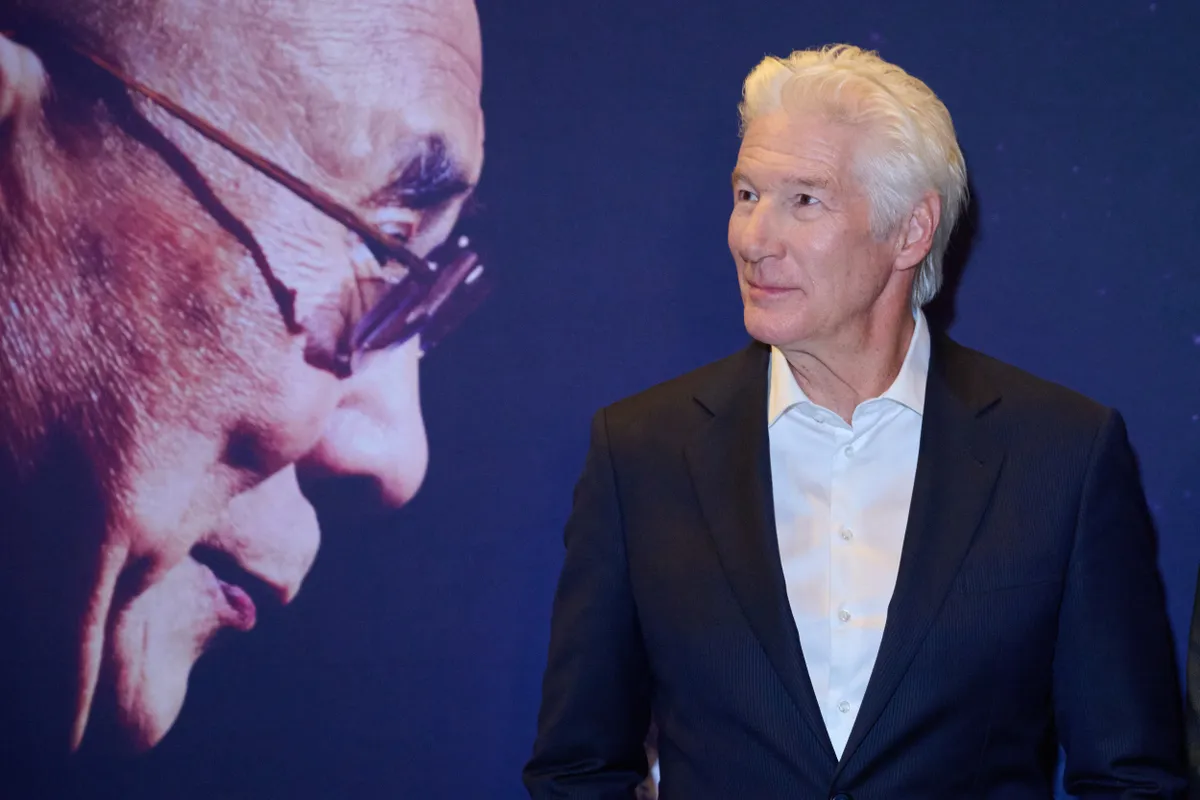Richard Gere jelenleg a Dalai Láma - A boldogság tanítása című filmjét népszerűsíti