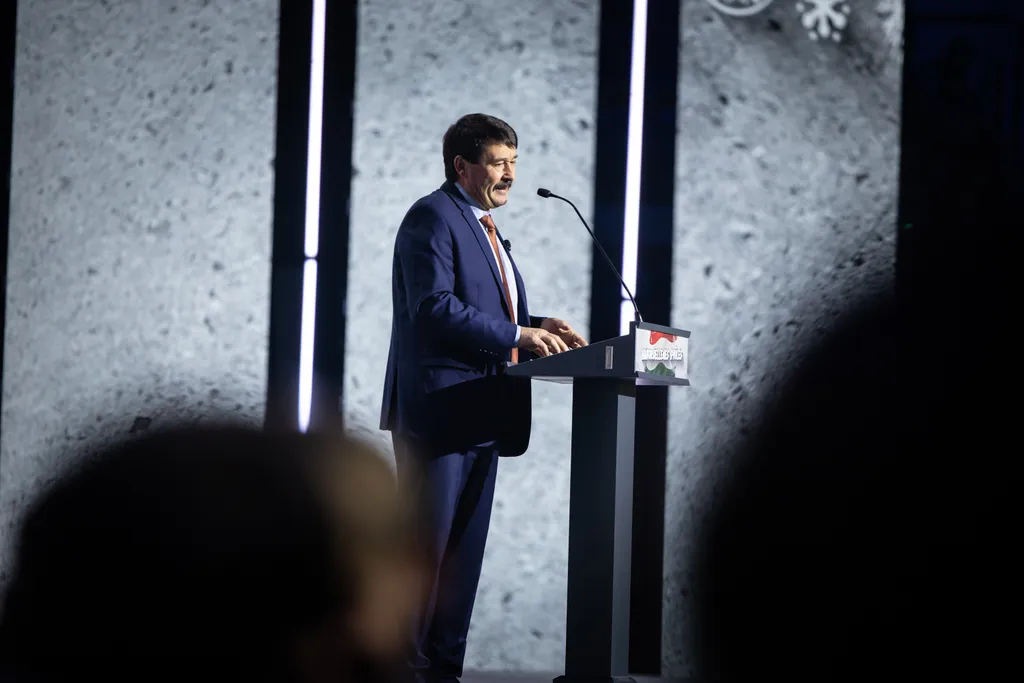 Háborúellenes Gyűlés Szegeden – Orbán Viktor  
 12.20 Szeged 