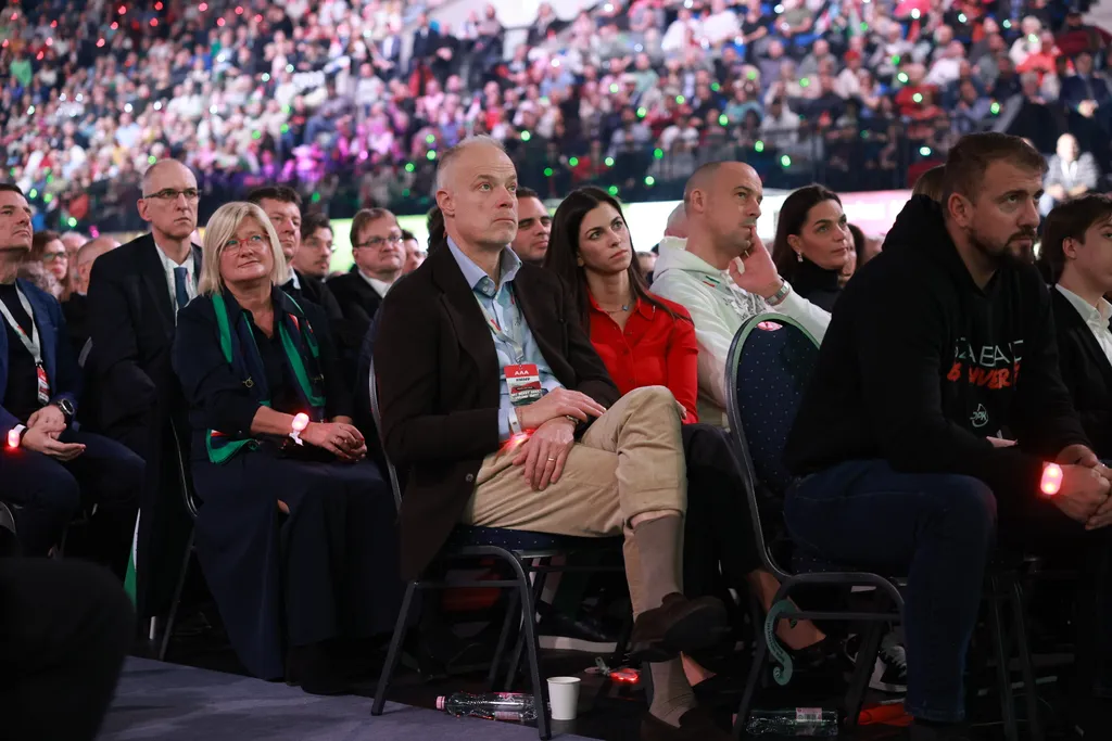 Háborúellenes Gyűlés Szegeden – Orbán Viktor  
 12.20 Szeged 
