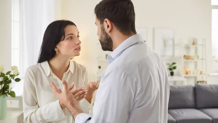 "A párom állítja, nem csal meg az exével, de nem hiszem el!"