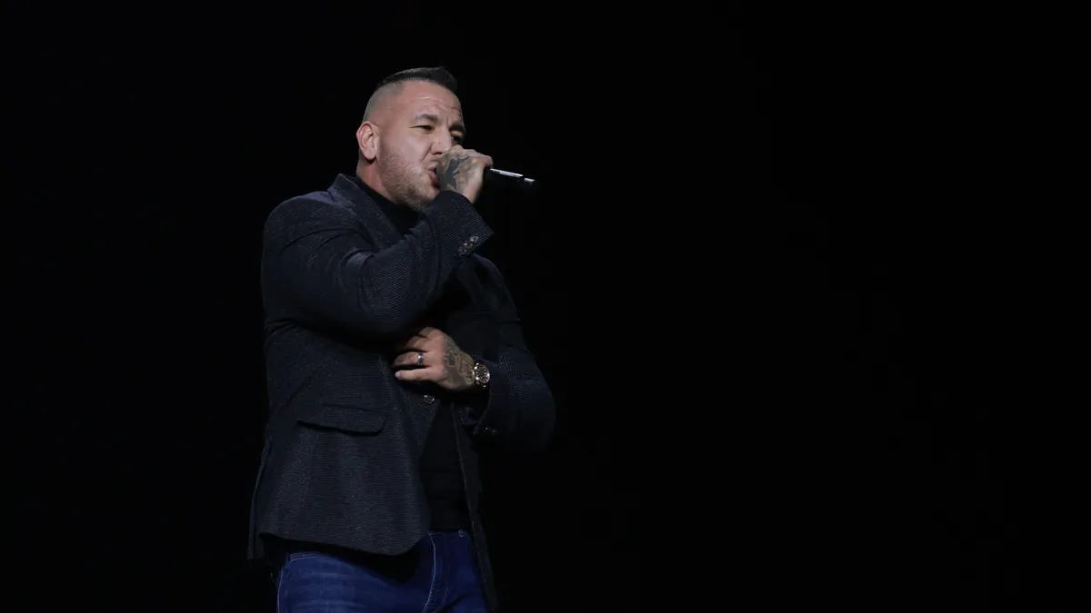 Fellélegezhetnek a rajongók: a Curtis életéről szóló A legismertebb senki forgatási munkálatai végre elkezdődtek 