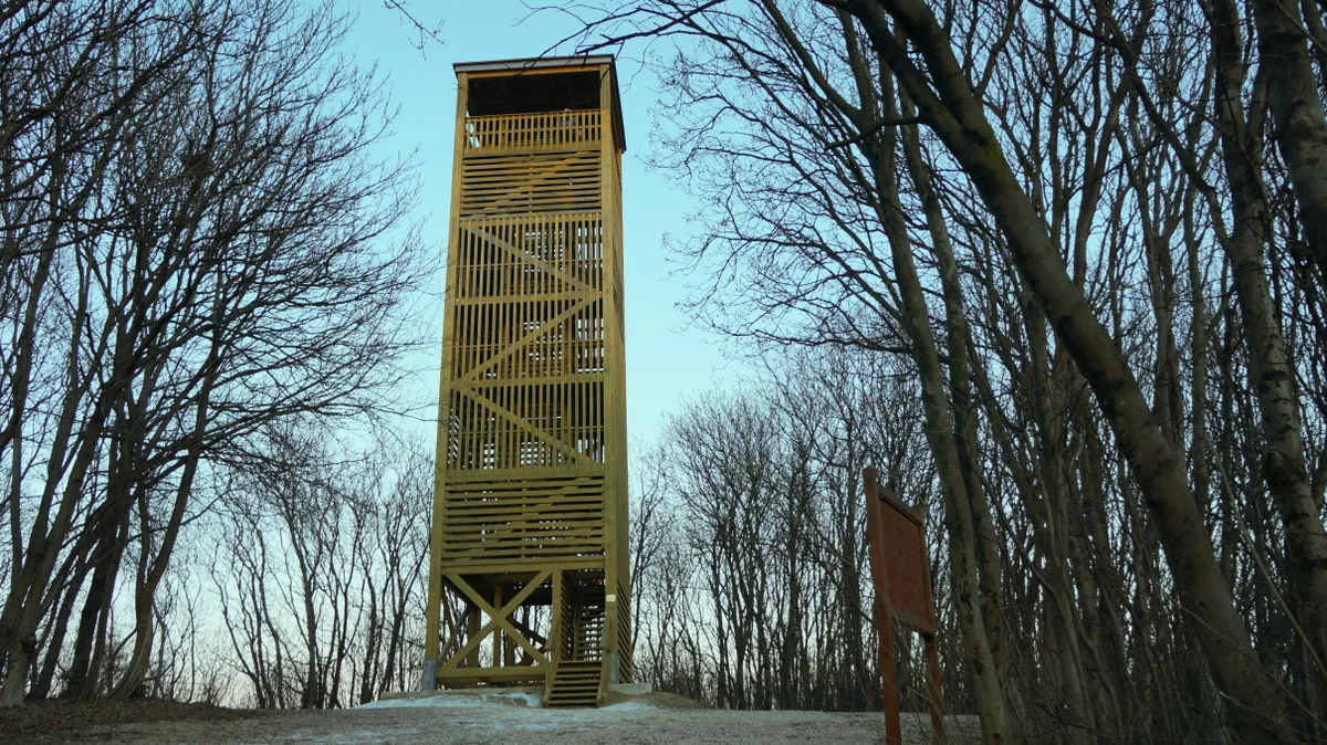 A Boldog Mór-kilátó Pannonhalma közelében télen.