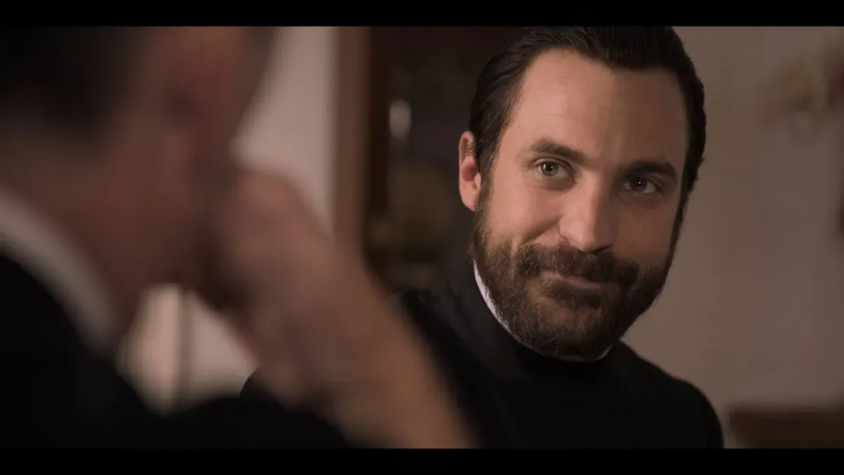 Dér Zsolt színművész Romzsa Tódor szerepében.